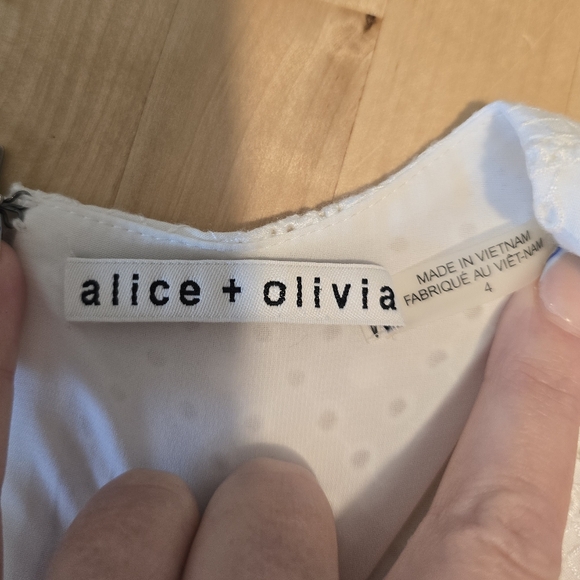 Alice + Olivia Paulina Eyelet Romper Size 4 - Picture 5 of 7